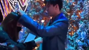 ДИМАШ МИЛО ПОПРАВИЛ ВОЛОСЫ ДЕВУШКЕ ДИМАШ КУДАЙБЕРГЕНОВ РЕАКЦИЯ