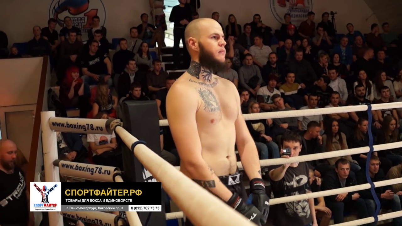 Бородач в таттухах против Горца