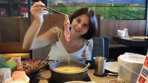 БЕЗЛИМИТНЫЙ РЕСТОРАН МЯСА И МОРЕПРОДУКТОВ ЗА 1000₽ В КИТАЕ. Еда без ограничений.