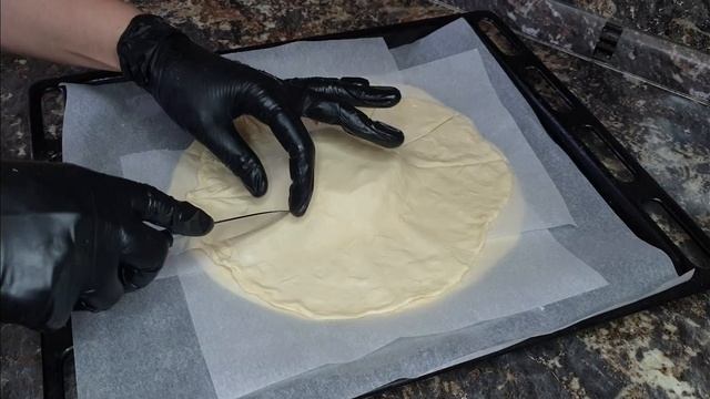 Закусочный пирог с сыром камамбер. Можно и на завтрак и на перекус.