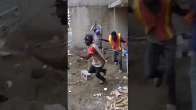 Суета на стройке ??? смотреть онлайн