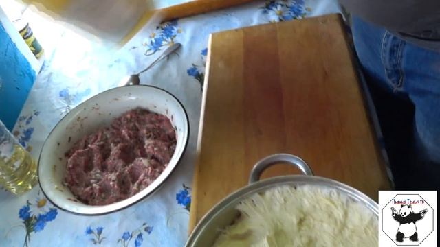 Беляши в казане на костре смотреть онлайн