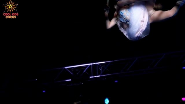 Musician and aerialist – Alexandra Zubkova in the circus show on ice. смотреть онлайн