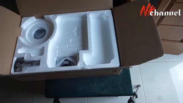 Unboxing SAMSUNG 18,5 Inch S19F350-LED Analog смотреть онлайн