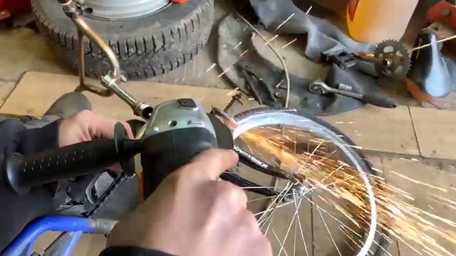 14. замедлинное видео с летящими искрами болгарки
