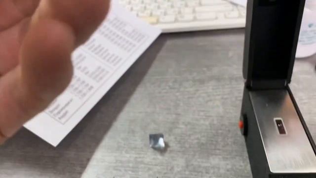 Рефрактометр Геммолога для определения минералов ( ювелирных камней) Этого нет в инструкции. смотреть онлайн