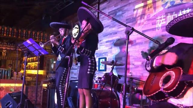 Мариачи в Китае #3/Украинка и русская общаются на испанском в Китае смотреть онлайн