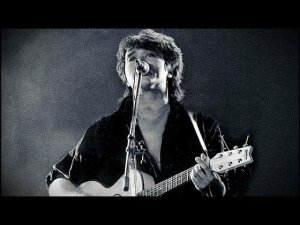 "Ждёшь весну, а придёт война!", исполнители Виктор Цой и Популярная Механика ("Первый" Новый День)