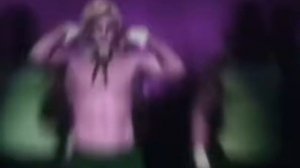 Чел кфс футболку порвал еще и биг банками светит красава