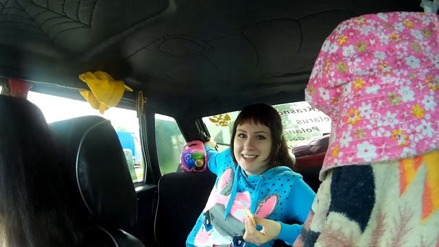 Когда закрывать багажник тааак лень. Но есть человек сзади) смотреть онлайн