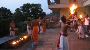 Firewalking in Kandy - Хождение по горящим углям