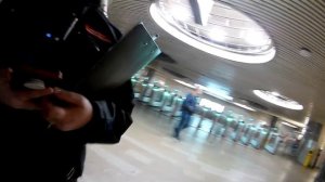 Смелый пассажир вырвал свой паспорт из рук контролеров ГКУ. Назойливые охраники.