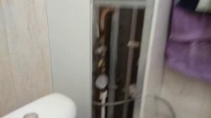 Короб для труб в ванной из панелей ПВХ лучший вариант.