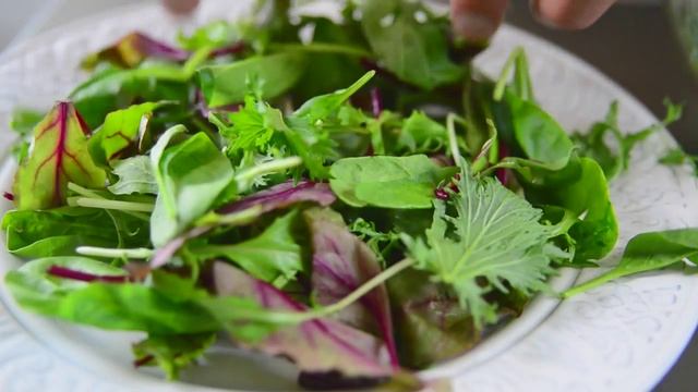 Салат с куриной грудкой, грушей и горгонзолой - как приготовить вкусный салат - быстрый рецепт