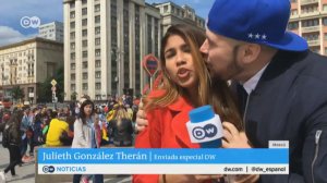 Русский болельщик в прямом эфире поцеловал испанскую журналистку