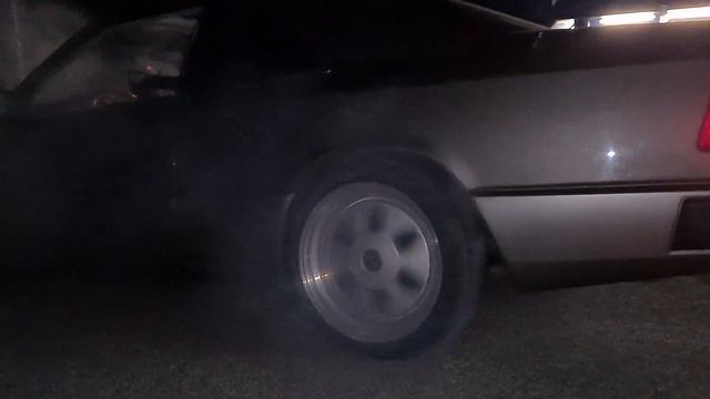 Mercedes-Benz W124 Coupe E300- Burnout смотреть онлайн