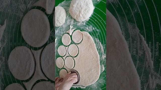 Очень нежные пышки на кефире за 20мин.Very delicate crumpets in 20min. смотреть онлайн