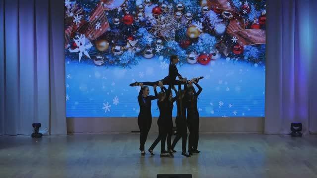 номер гимнастки и Евгения Петухова, И снова новый год