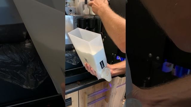 Засыпка сыпучих ингредиентов в автомат Уникум Неро смотреть онлайн