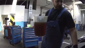 Subaru Forester XT. ТО-2 (30000км). Замена и прокачка тормозной жидкости.