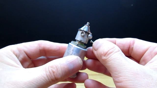 Из конденсаторов сделал  Железного дровосека. Поделка своими руками.