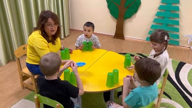 Коммуникативная игра "Стаканчики" для подготовительной к школе группы с ОВЗ смотреть онлайн