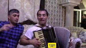Живняк натуральный. Даргинская песня под гармошку. От души поет как всегда. Цудахарский диалект