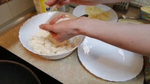 ?Arepas - колумбийские? кукурузные лепёшки вместо хлеба.