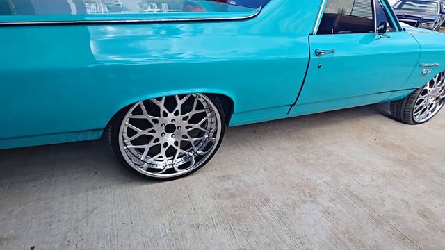 stitchedbyslick El Camino project neckbone heading home!! смотреть онлайн