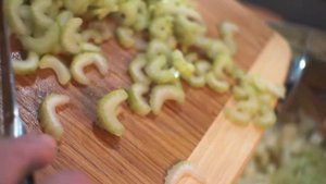 Лёгкий салат без варки и майонеза