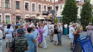" Буду одевать с ног до головы я тебя в объятья"... А. Кунцевич и брестчане.👏👏👏💖💖💖