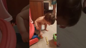 сама села на горшок