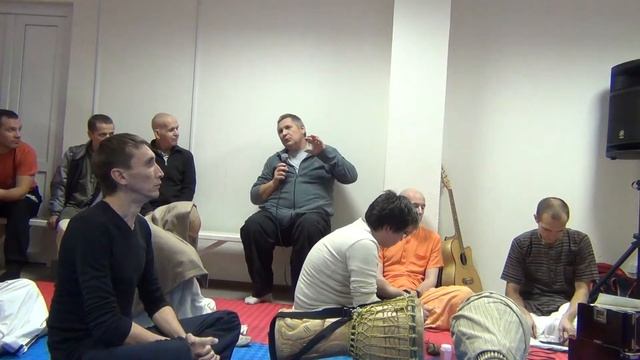 Према Вардхана пр. и Акинчана Дхана пр. Лекция в день ухода Шрилы Прабхупады. Пермь, 06.11.2013 смотреть онлайн