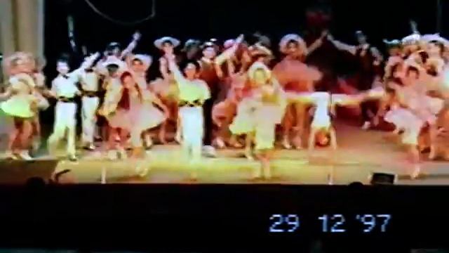 ОЗОРНИЦЫ, ТРИК-ТРАК, КАРНАВАЛ - 1997-98 - РАДУГА на Новогоднем спектакле в ДКМ смотреть онлайн