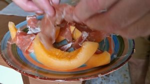 Кухня Италии: Пармская ветчина и дыня или прошутто крудо э мелоне