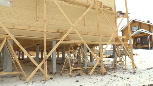 Зимнее строительство Каркасный дом на забивных сваях. Хроники. смотреть онлайн