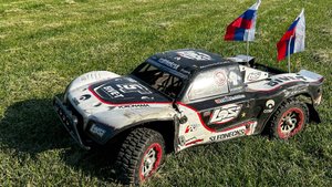 Огромный бензиновый Losi 5IVE-T