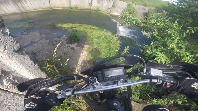 Едем в Госому .пересел с Suzuki drz 400 на kawasaki kix250 .Напоили корову энергетиком)) смотреть онлайн