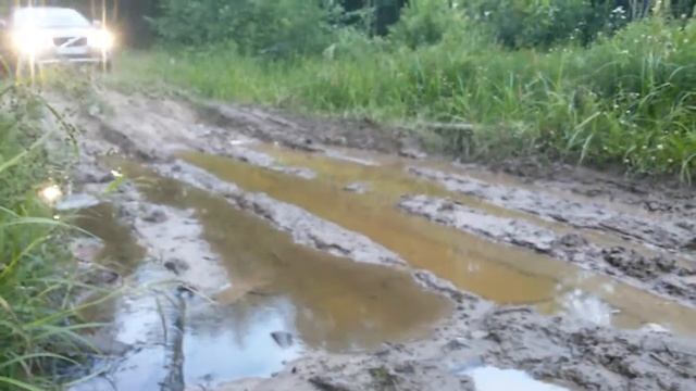 Volvo XC70 покоряет грязь. Возможности полного привода.