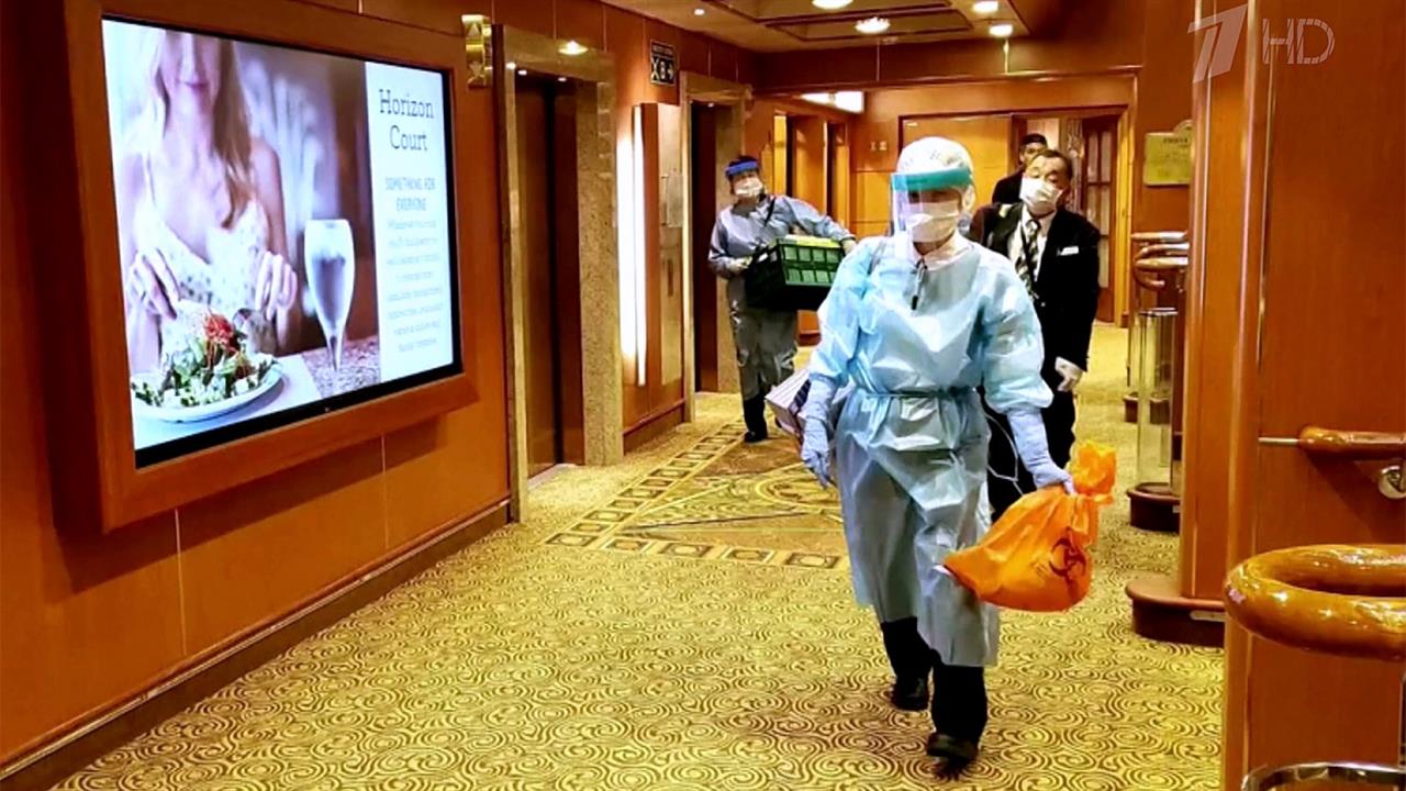 На круизном лайнере у берегов Японии у нескольких пассажиров выявили коронавирус
