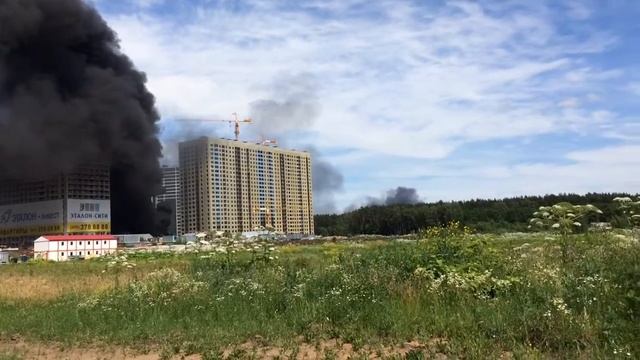 Пожар на стройке Эталон-сити смотреть онлайн