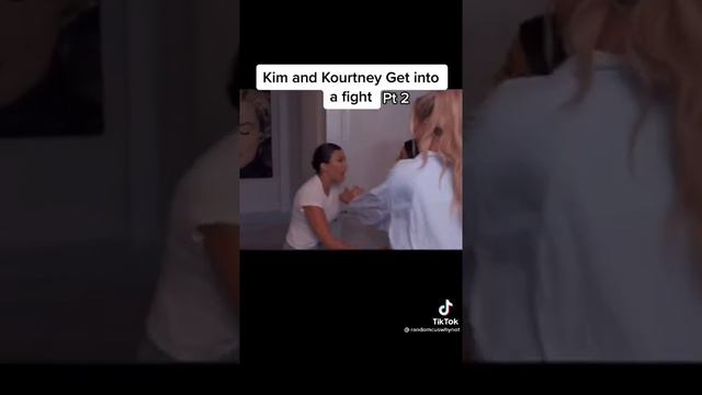 Kim kardashian open hand smacks the sht out kourtney😂😂