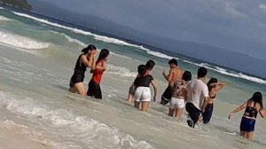 ФИЛИППИНЫ. МОЛОДЫЕ, КРАСИВЫЕ, СЧАСТЛИВЫЕ ФИЛИППИНКИ И ФИЛИППИНЦЫ. ОТДЫХ И РАЗВЛЕЧЕНИЯ НА ПЛЯЖЕ.