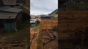самоходный кран треугольник для поднятия бруса
