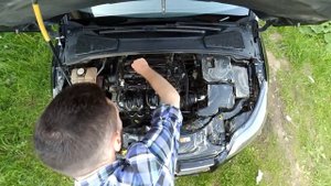 Простая мойка двигателя, пеной из магазина.