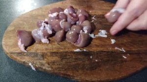 Почки заячьи - кроличьи в сметане тушёные!! Очень вкусно ))