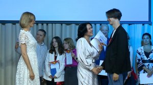 Путевка во взрослую жизнь: мытищинским выпускникам гимназии №33 вручили школьные аттестаты