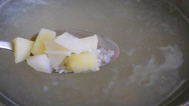 Суп с рисом, овощами и охотничьими колбасками