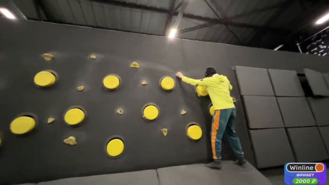 ХАЗЯЕВА И РОСТИК В БАТУТНОМ ЦЕНТРЕ.РОСТИК МАСТЕР ПО САЛЬТО смотреть онлайн