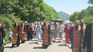 Пятнадцатый молодежный крестный ход поднялся к Бештаугорской обители
